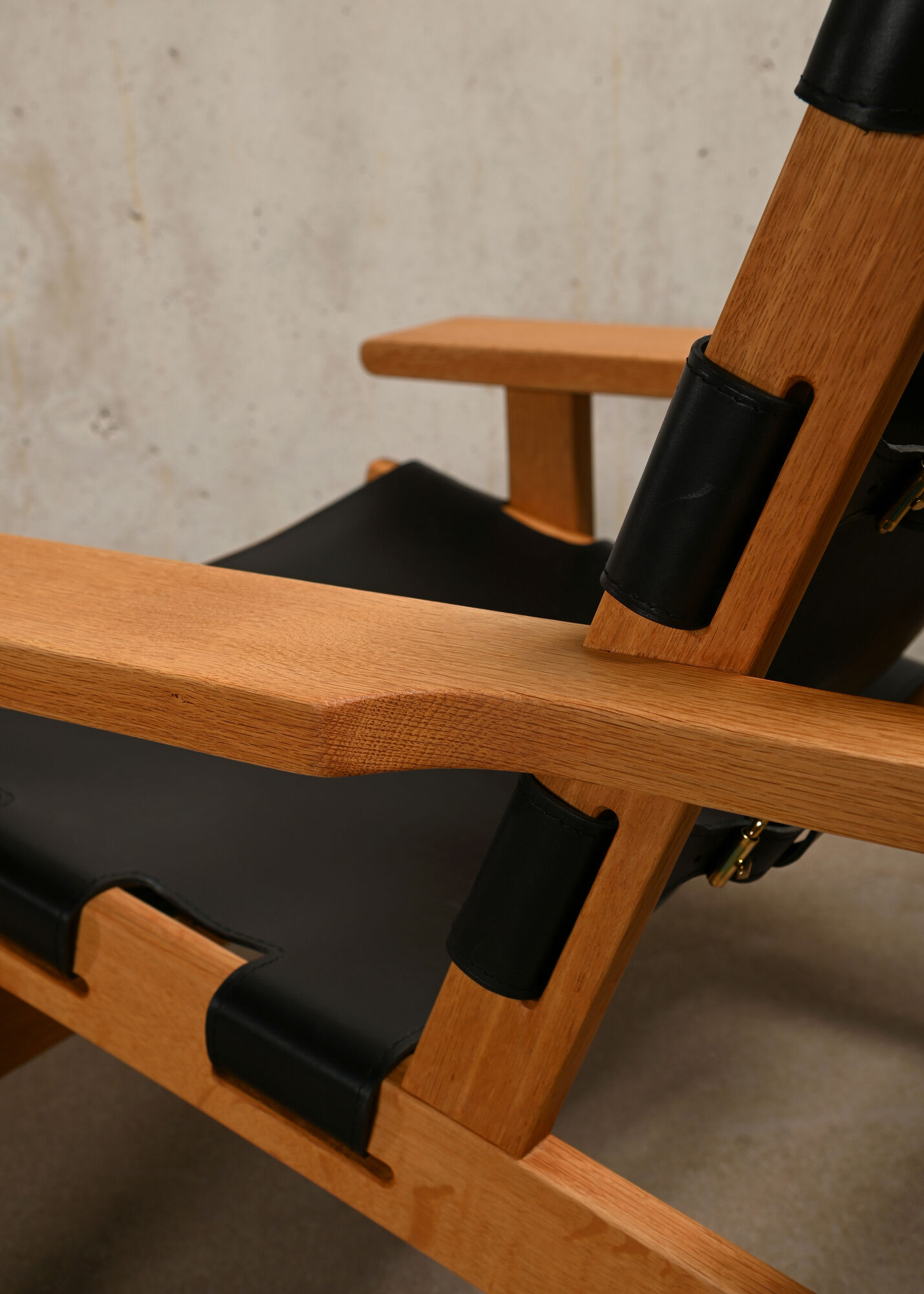 Kurt Østervig hunting chair in black leather for K. P. Jørgensens Møbelfabrik