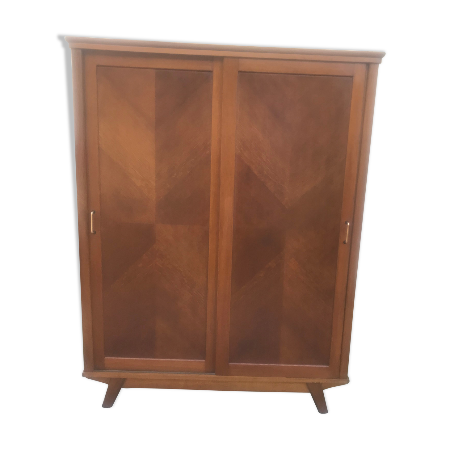 Wardrobe wardrobe compass feet