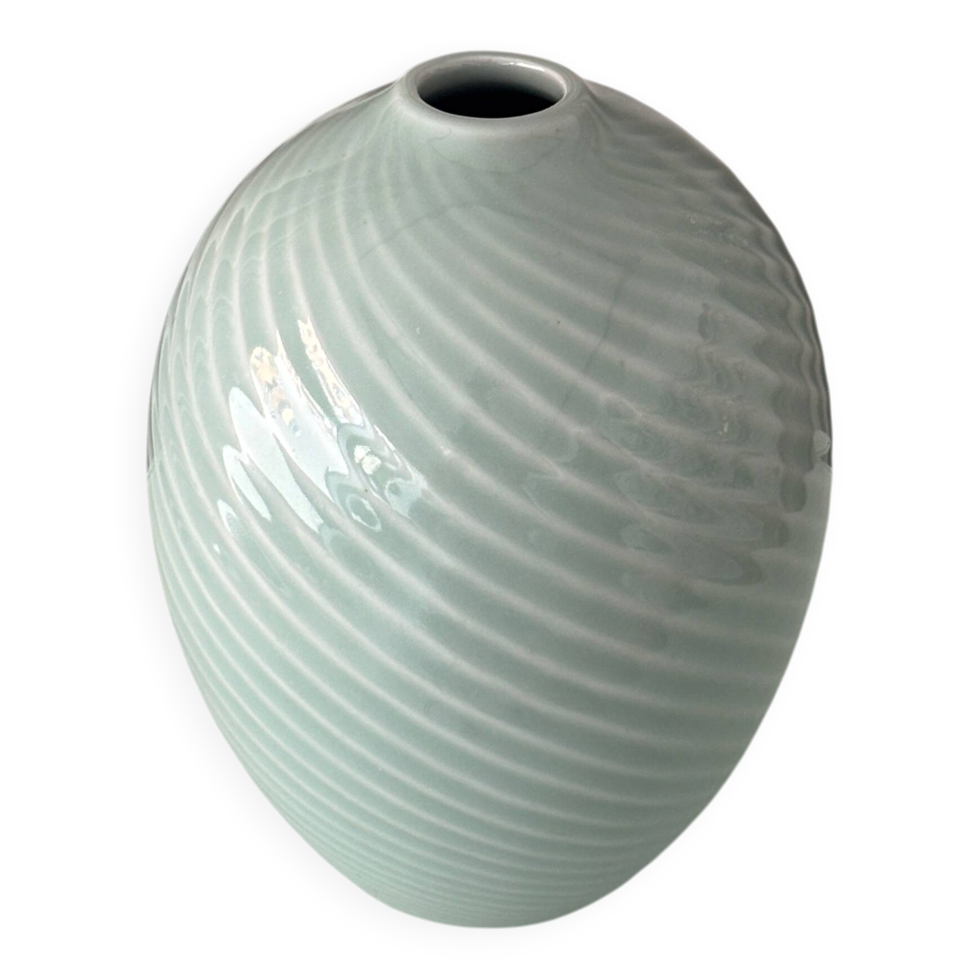 Vase en porcelaine ribbé céladon minimaliste