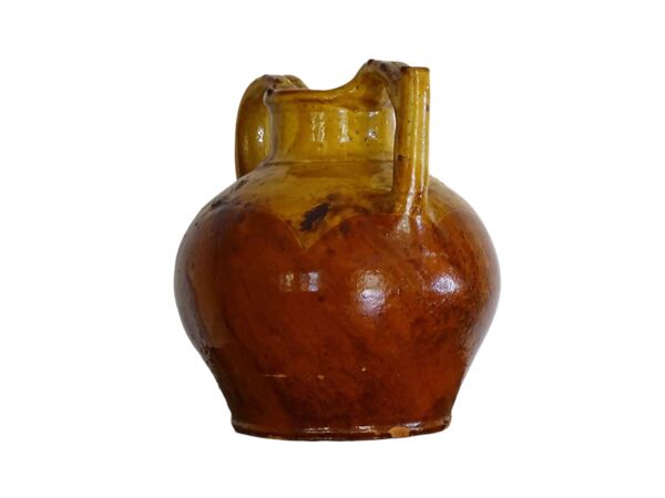 Pichet ou orjol ancien en faïence française à glaçure jaune