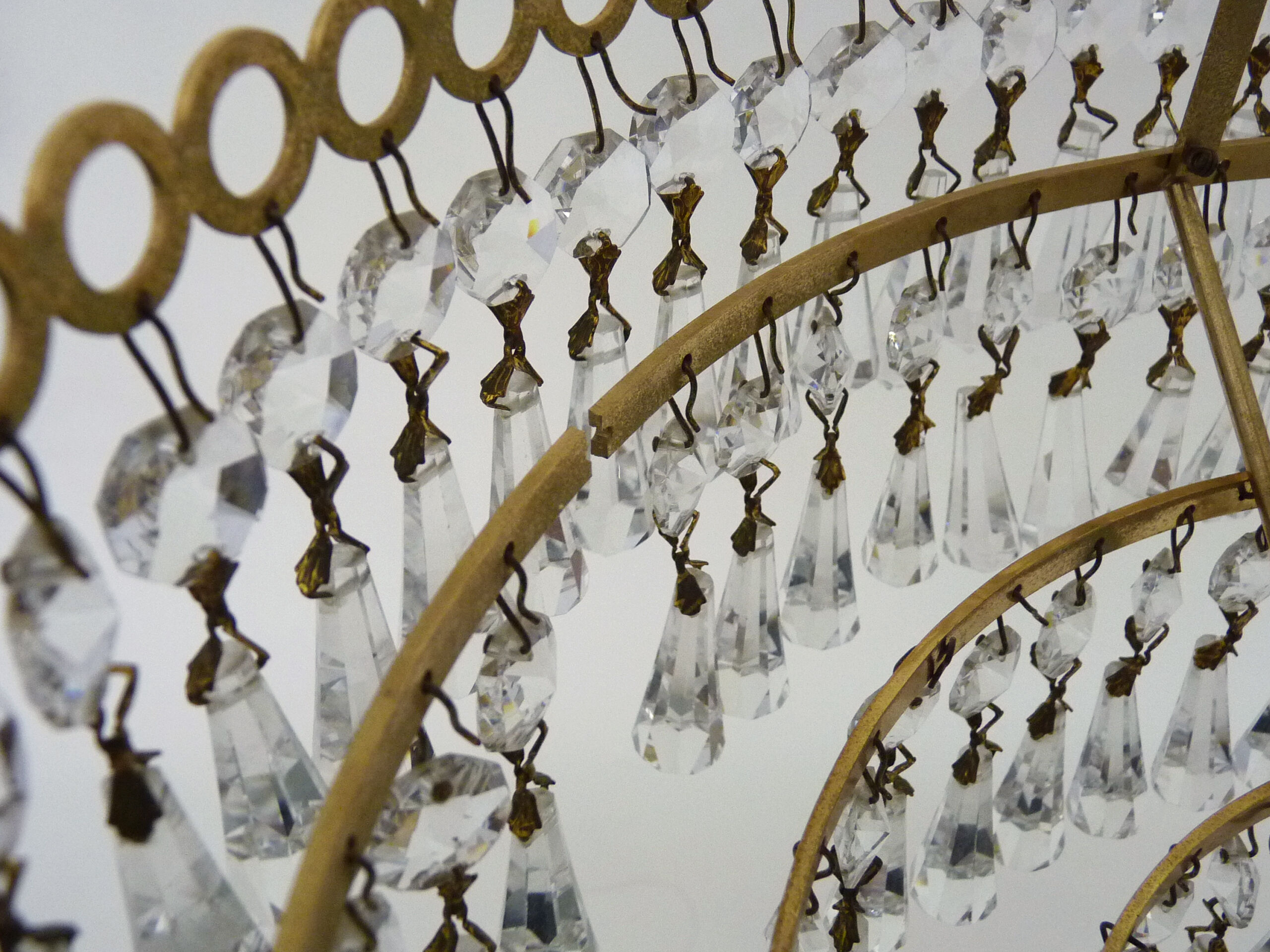 Chandeliers, brass crown ceiling lamp, 5 floors, 3 lights, glass tassels. Year 80 90