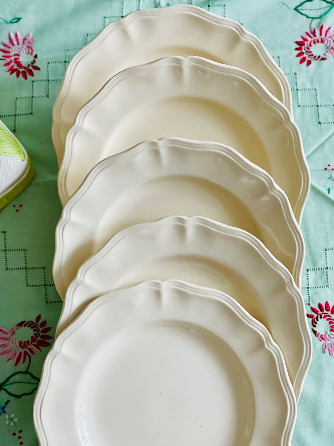 Sarreguemines plates, Digoin model, off-white color