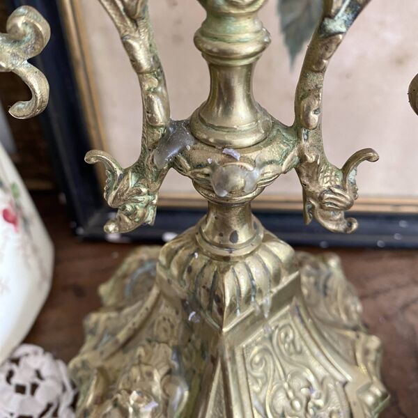 Paire de bougeoirs anciens en bronze