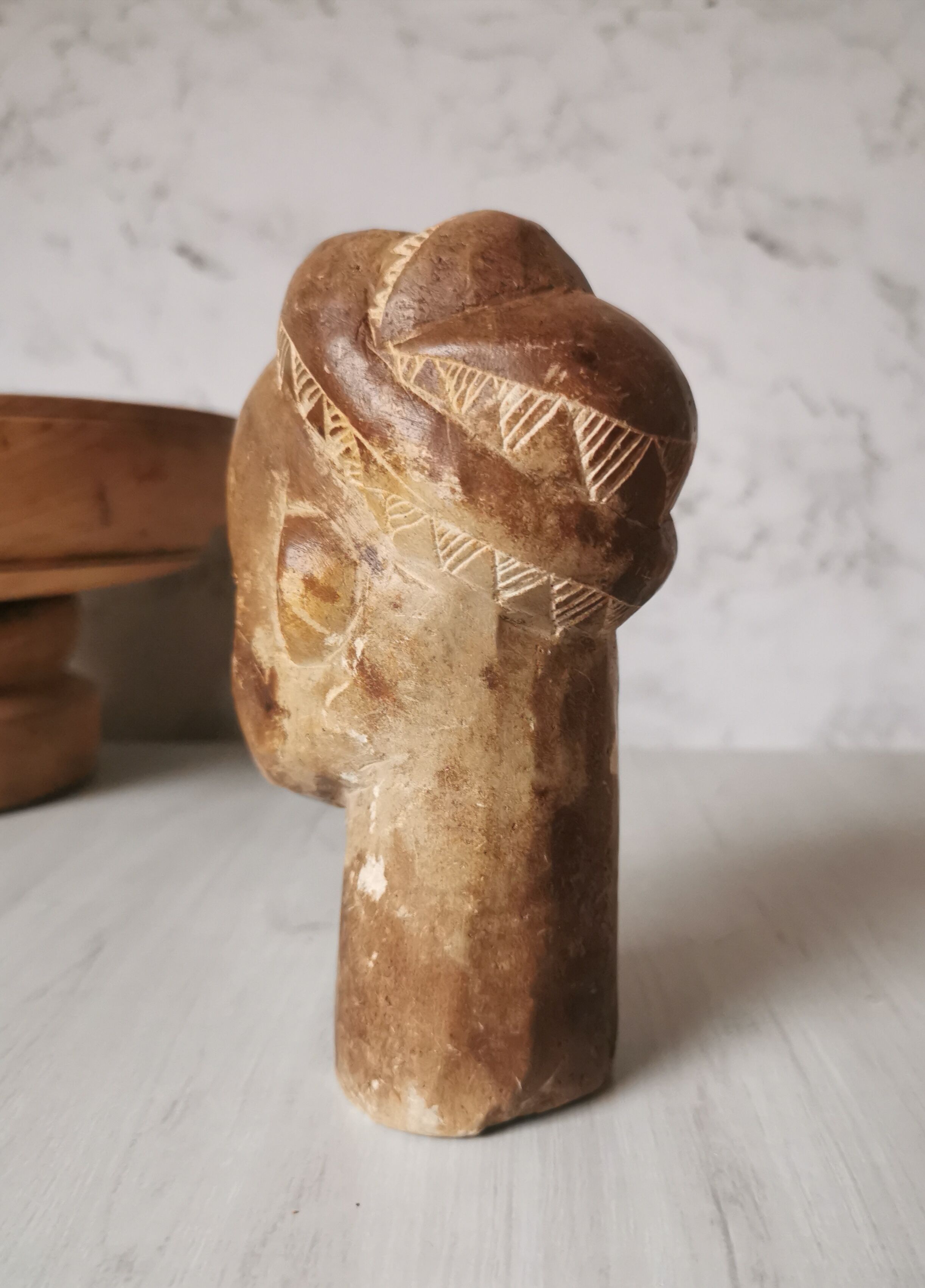 Statuette woman stone nbigou gabon