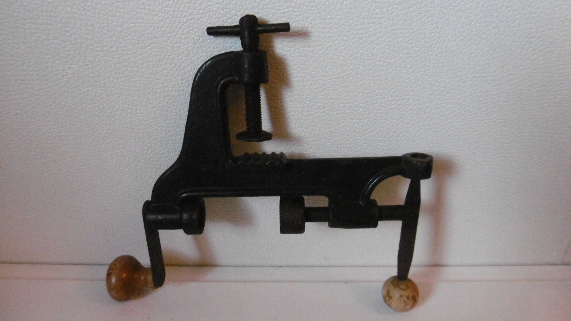 Cartridge-making apparatus