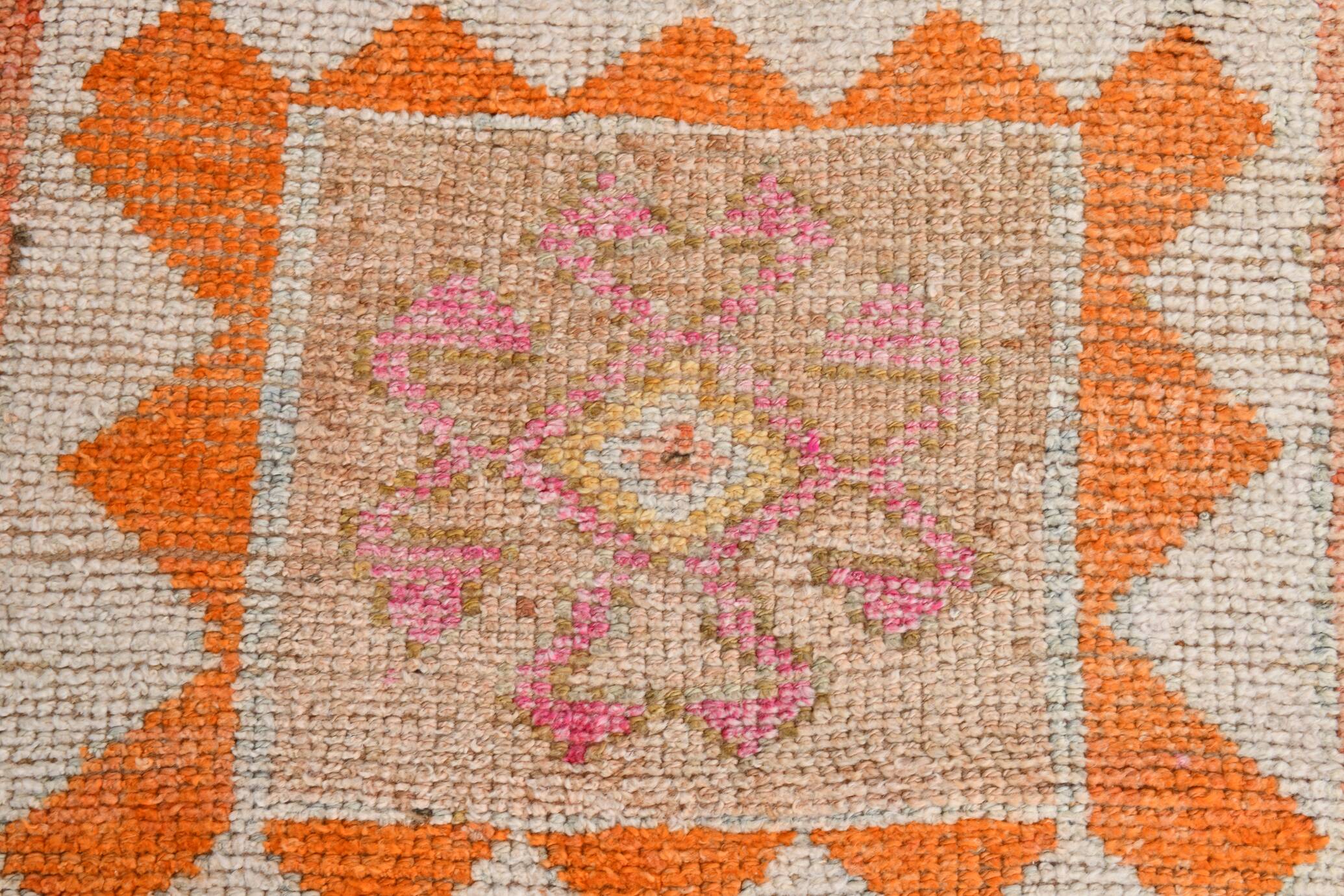 Tapis couloir kilim vintage , Orange, rose et beige boho pastel, 98x332 Cm