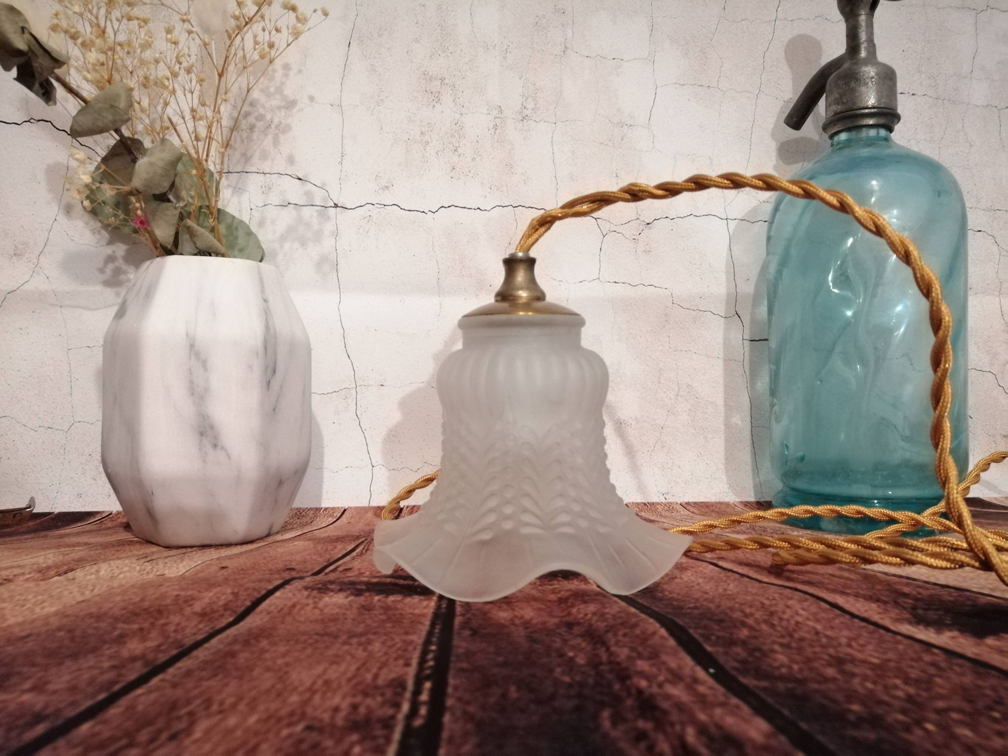 Glass tulip lamp with 2.10m gold wire