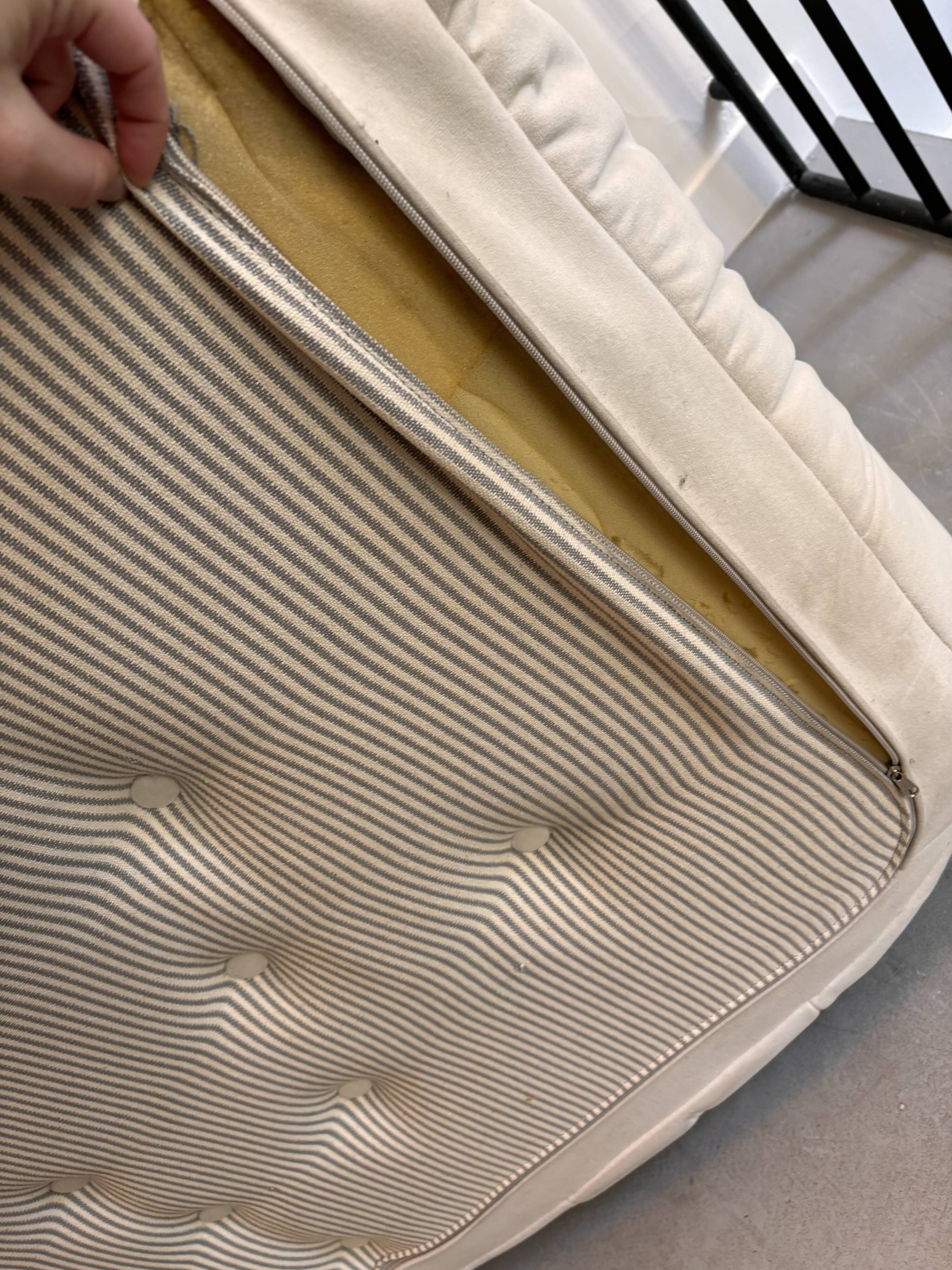 Canapé moyen togo par Michaële Ducaroy pour ligne Roset