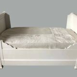 White lacquered solid wood sleigh bed