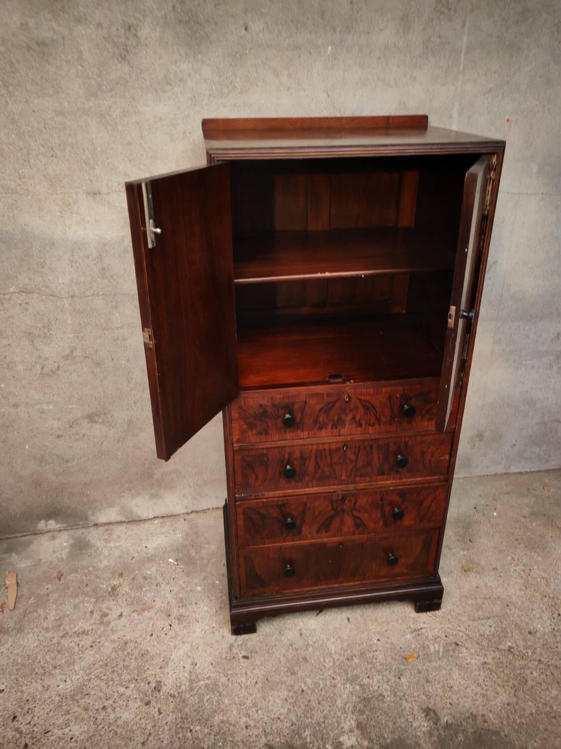 Mahogany chest of drawers Maple & Co