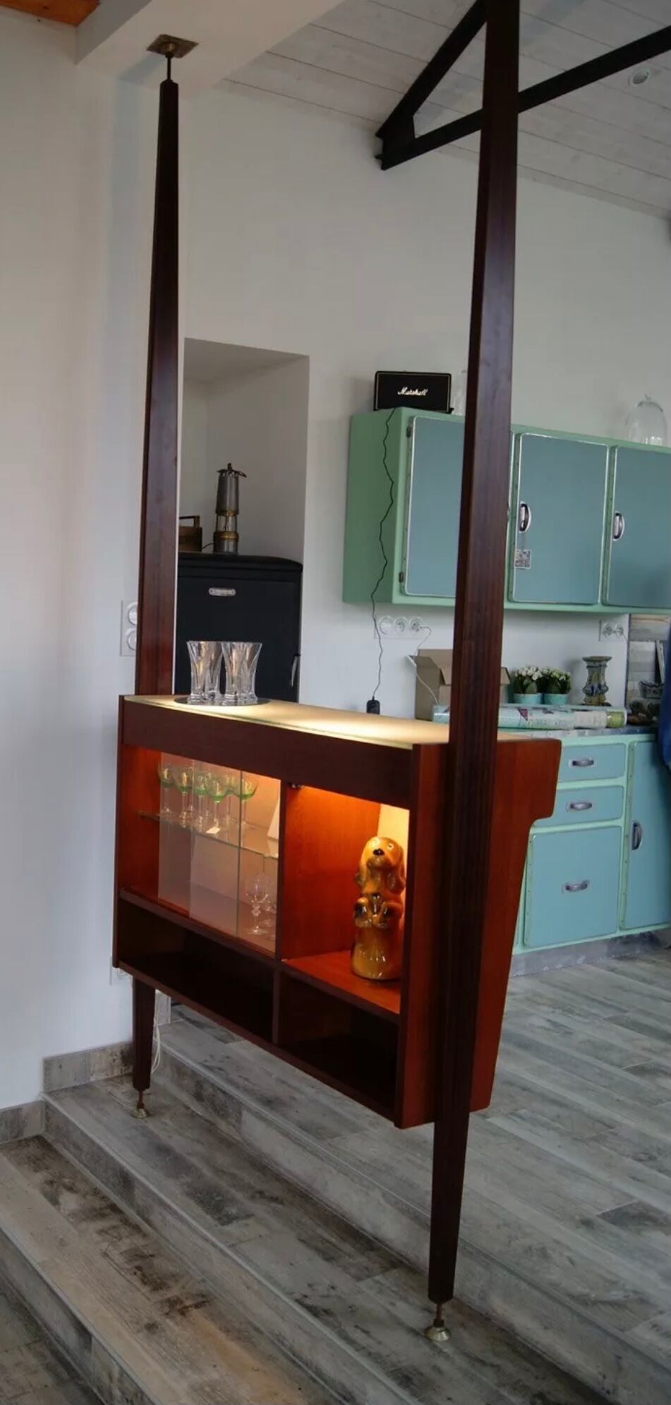 Bar en bois fruitier