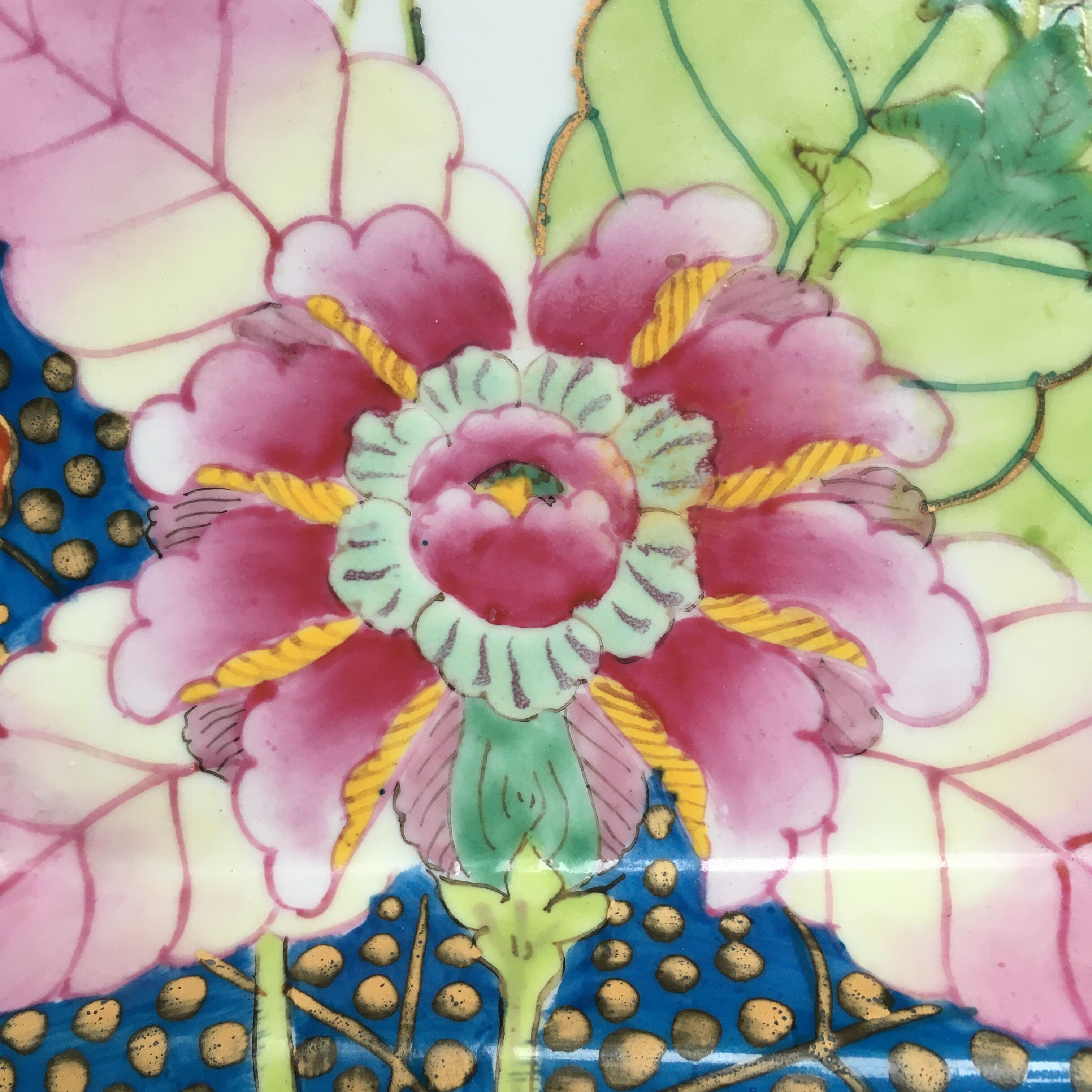 China porcelain ashtray enamelled with a tobacco leaf decoration