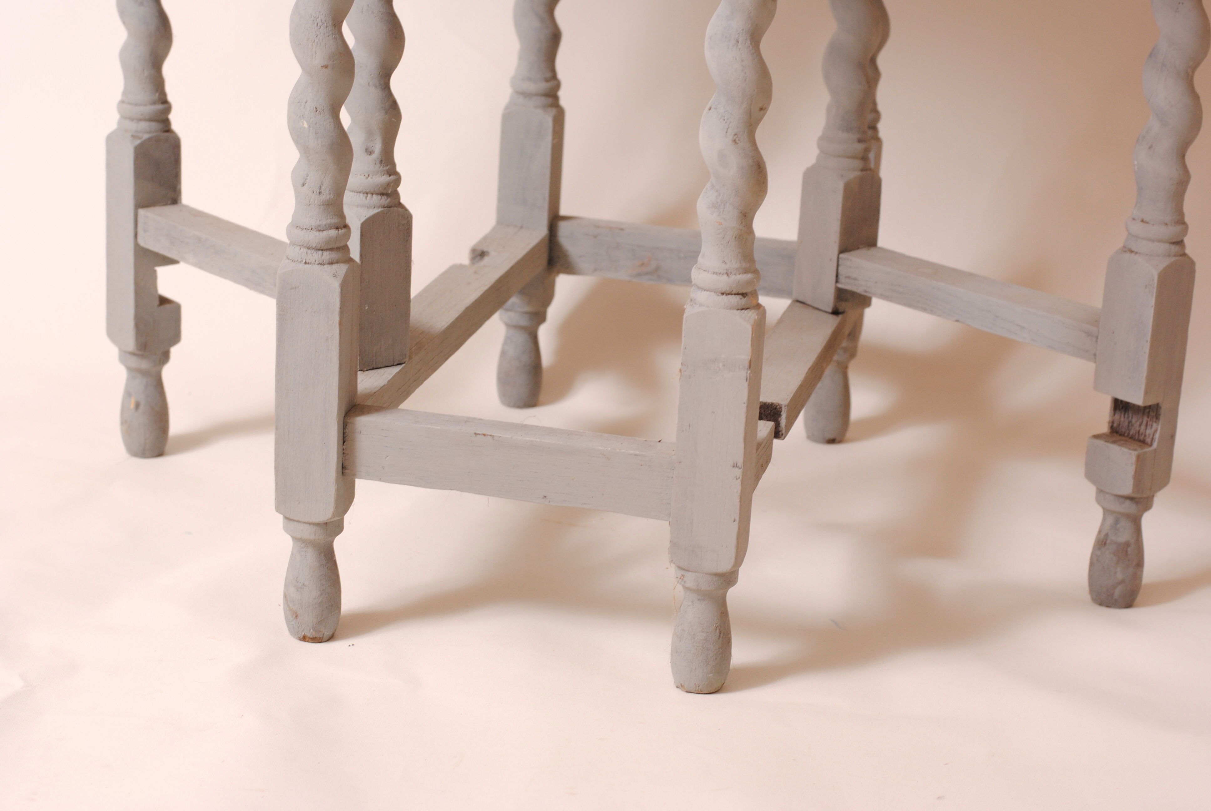 Farmhouse drop-leaf table