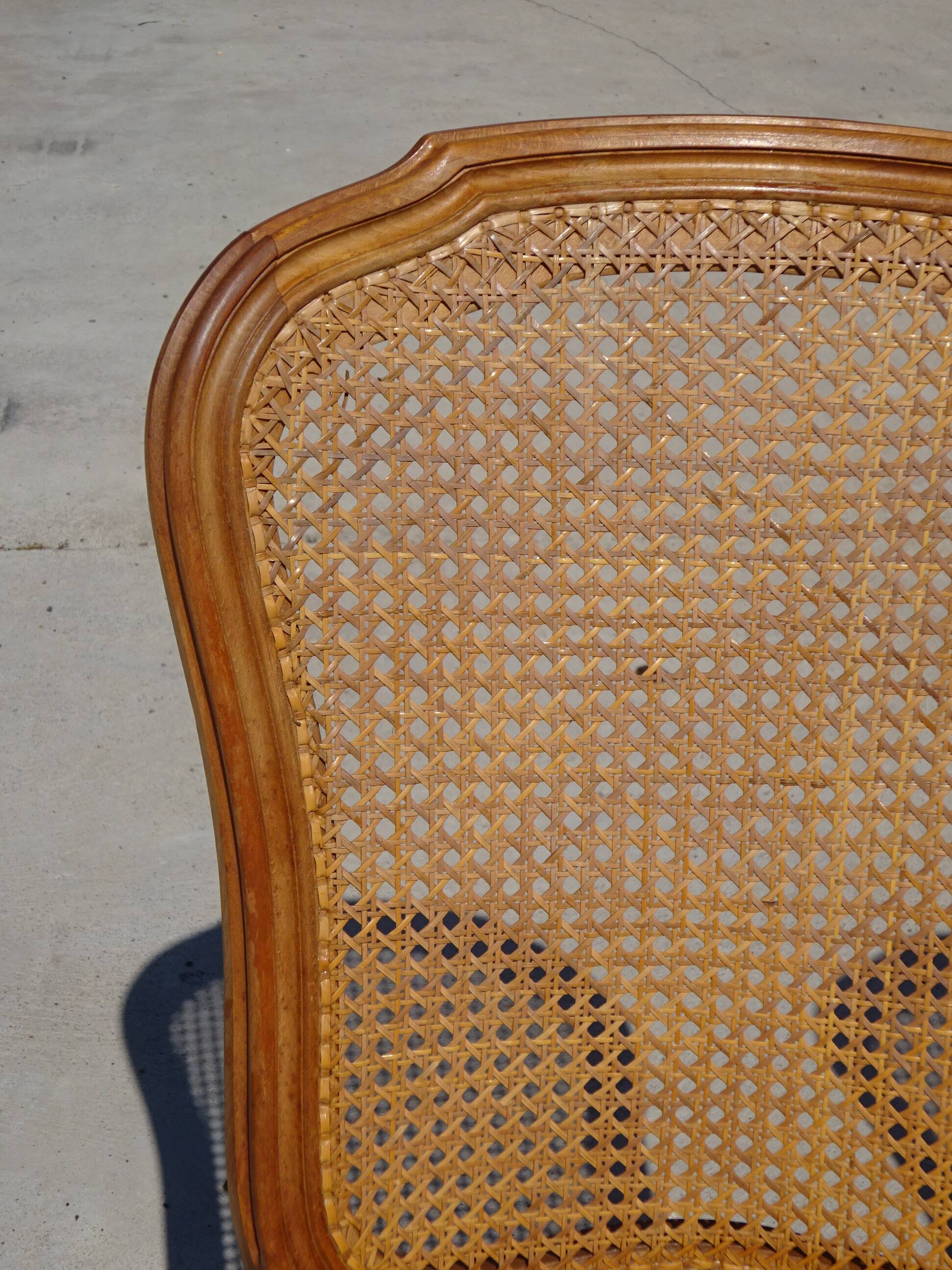 Paire de chaises en bois et cannage style Louis XV