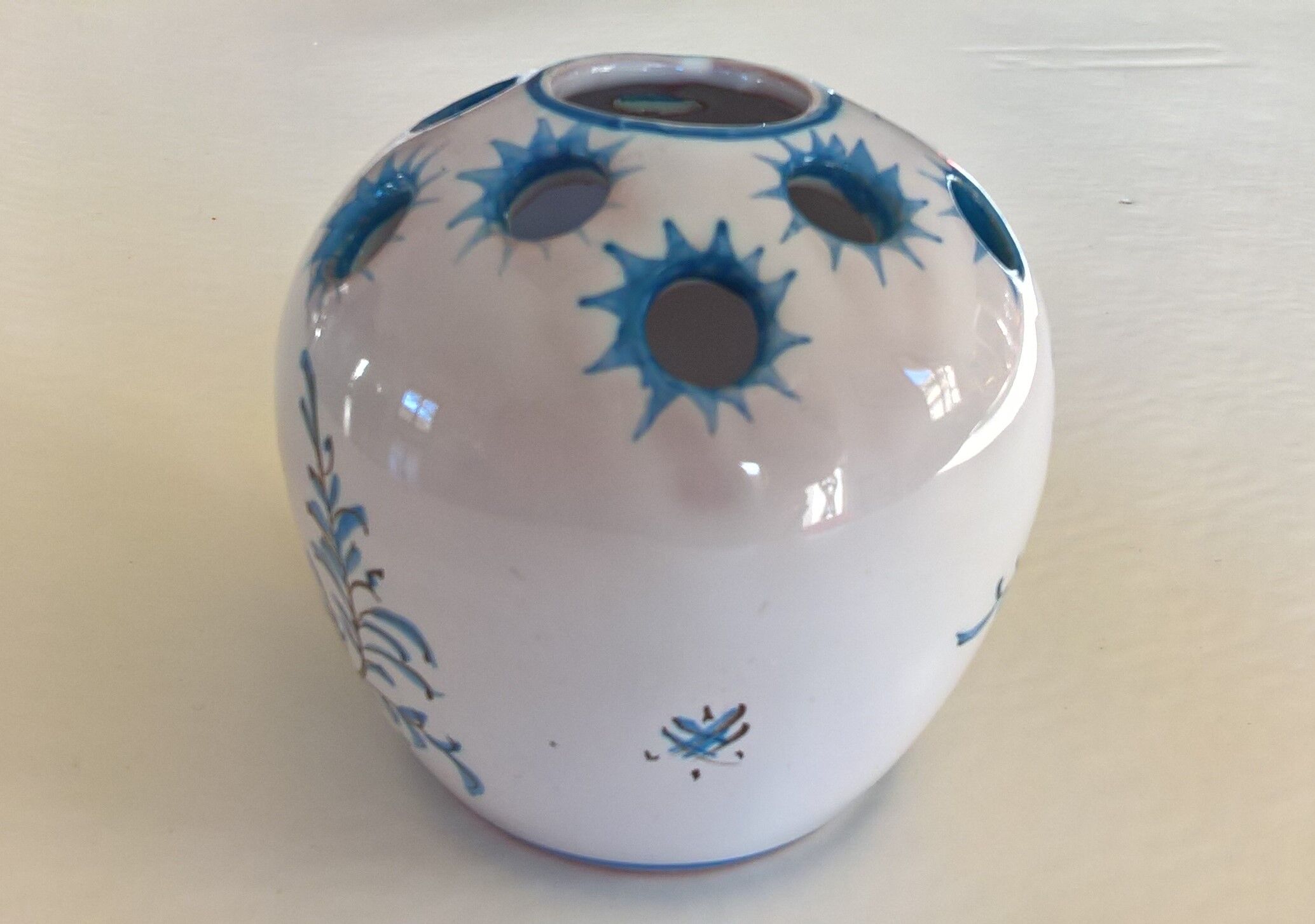 Moustiers flower spades