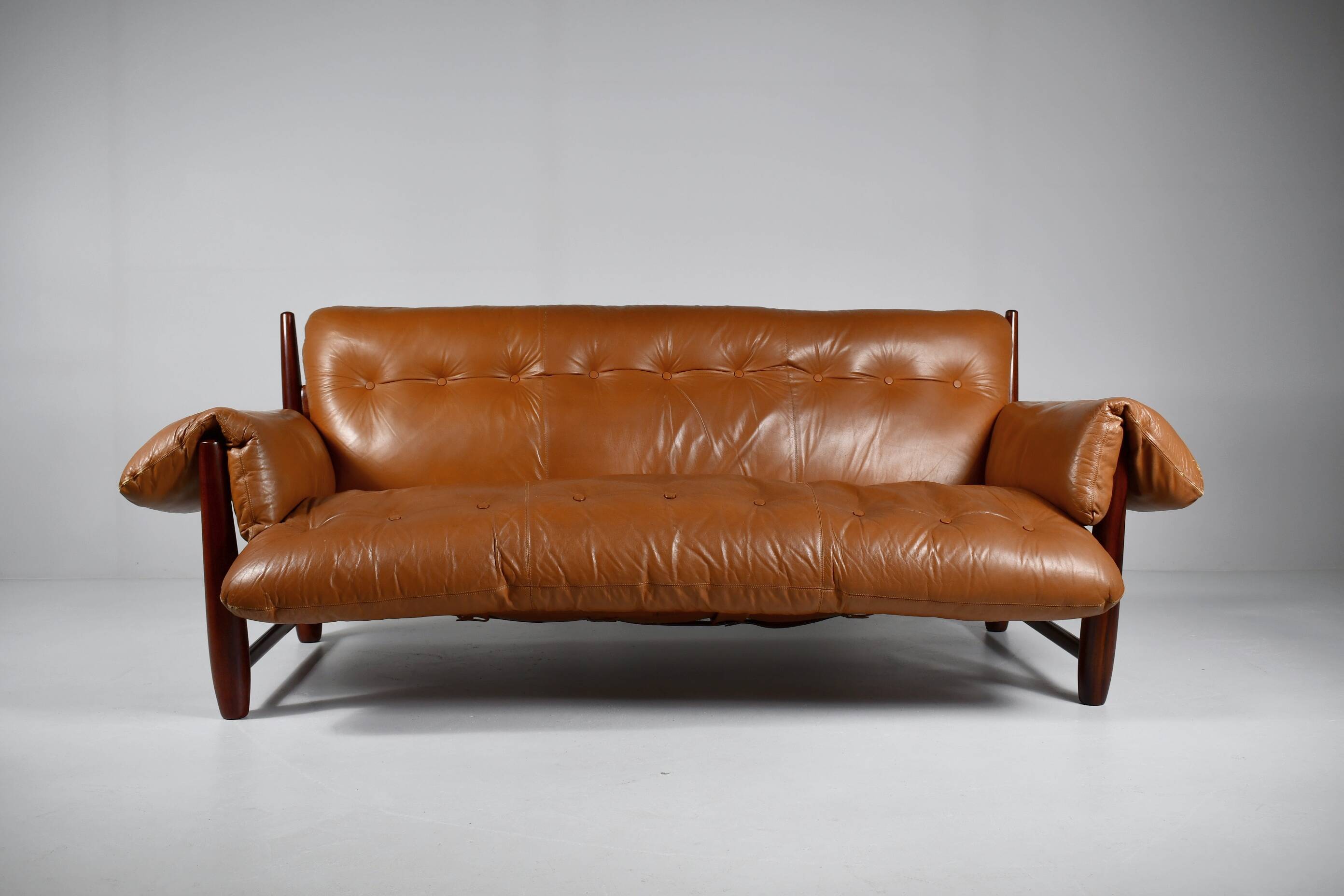 Mole sofa in leather by Sergio Rodrigues. 1960s Made in Brazil