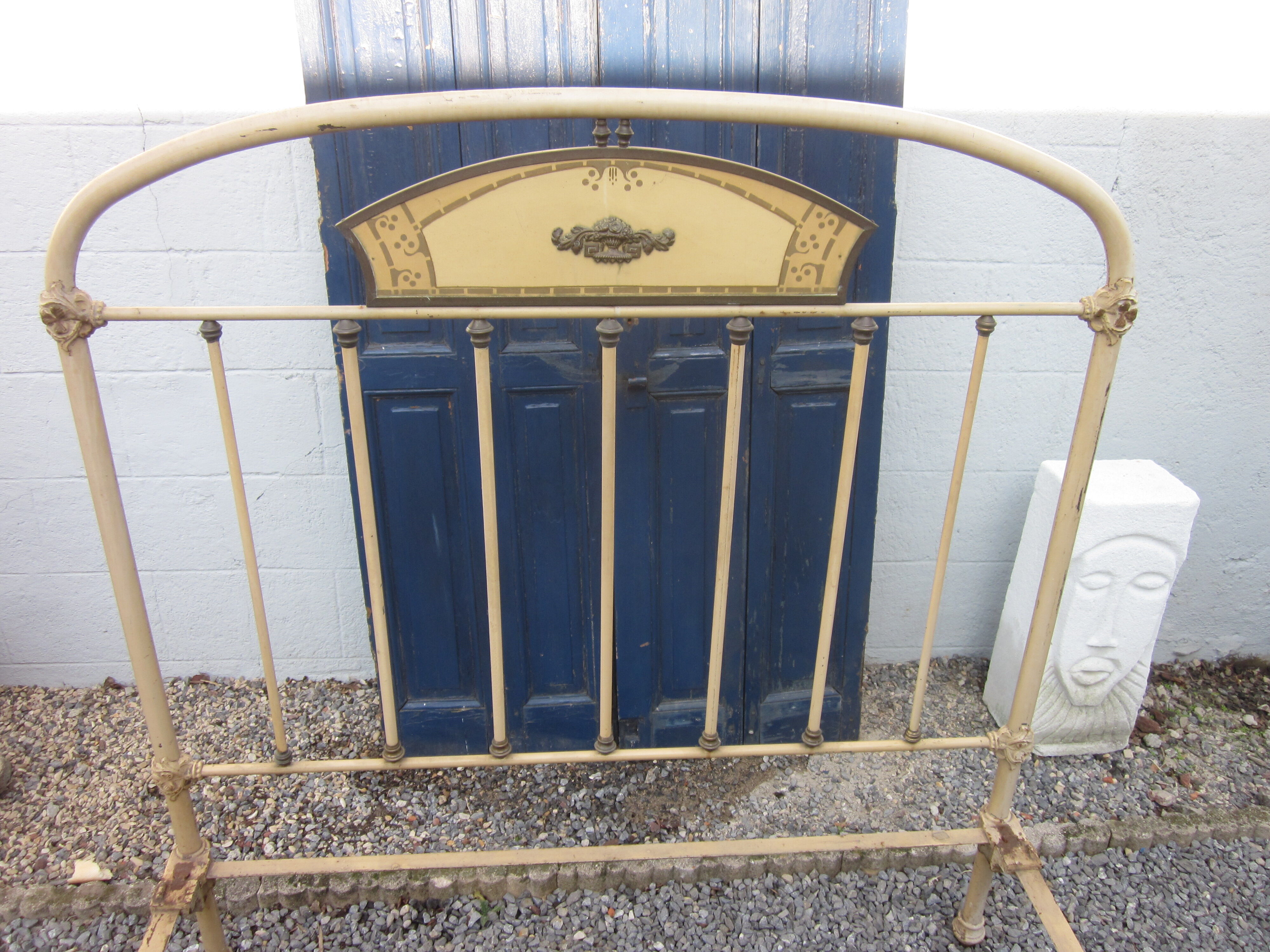 Iron bed of the 20s and 30s