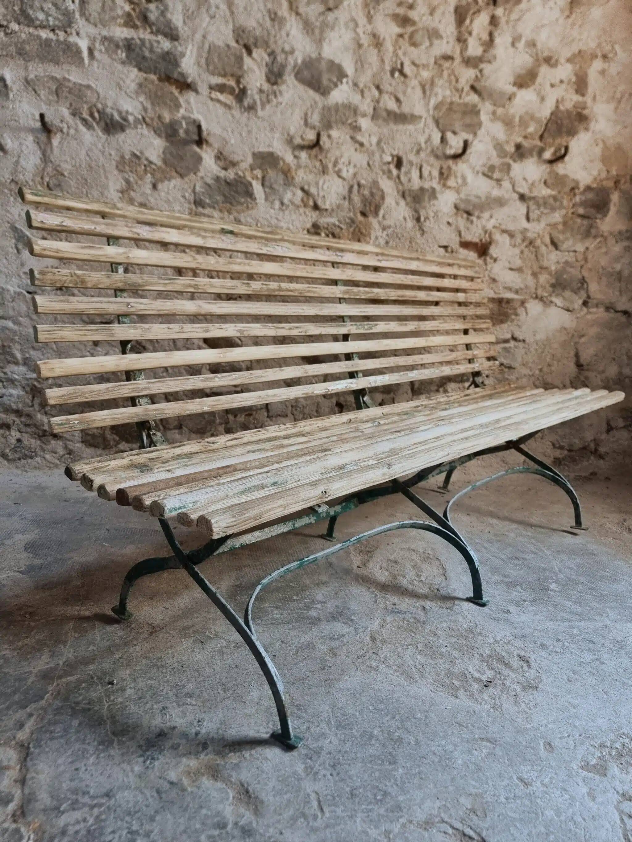 Banc de jardin pliant français ancien, pin et cadre en fer riveté