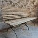 Banc de jardin pliant français ancien, pin et cadre en fer riveté