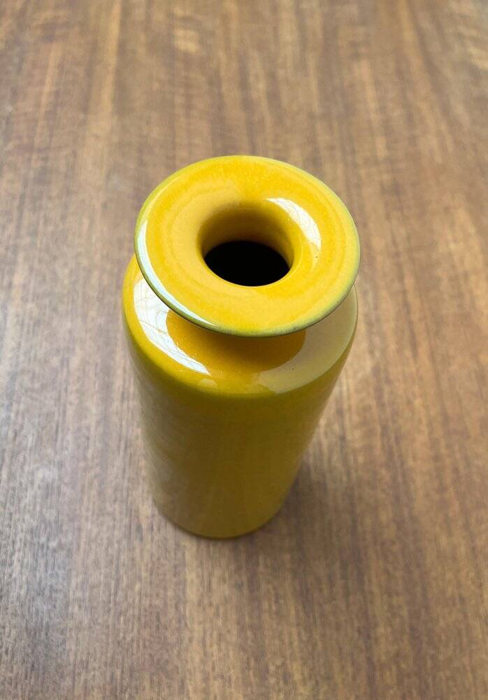 Minimalist vase from a German studio from the mid-century, pottery by BKW Böttger Keramik Wandsbek, Hamburg, 1960s.