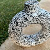 Round varnished flower vase