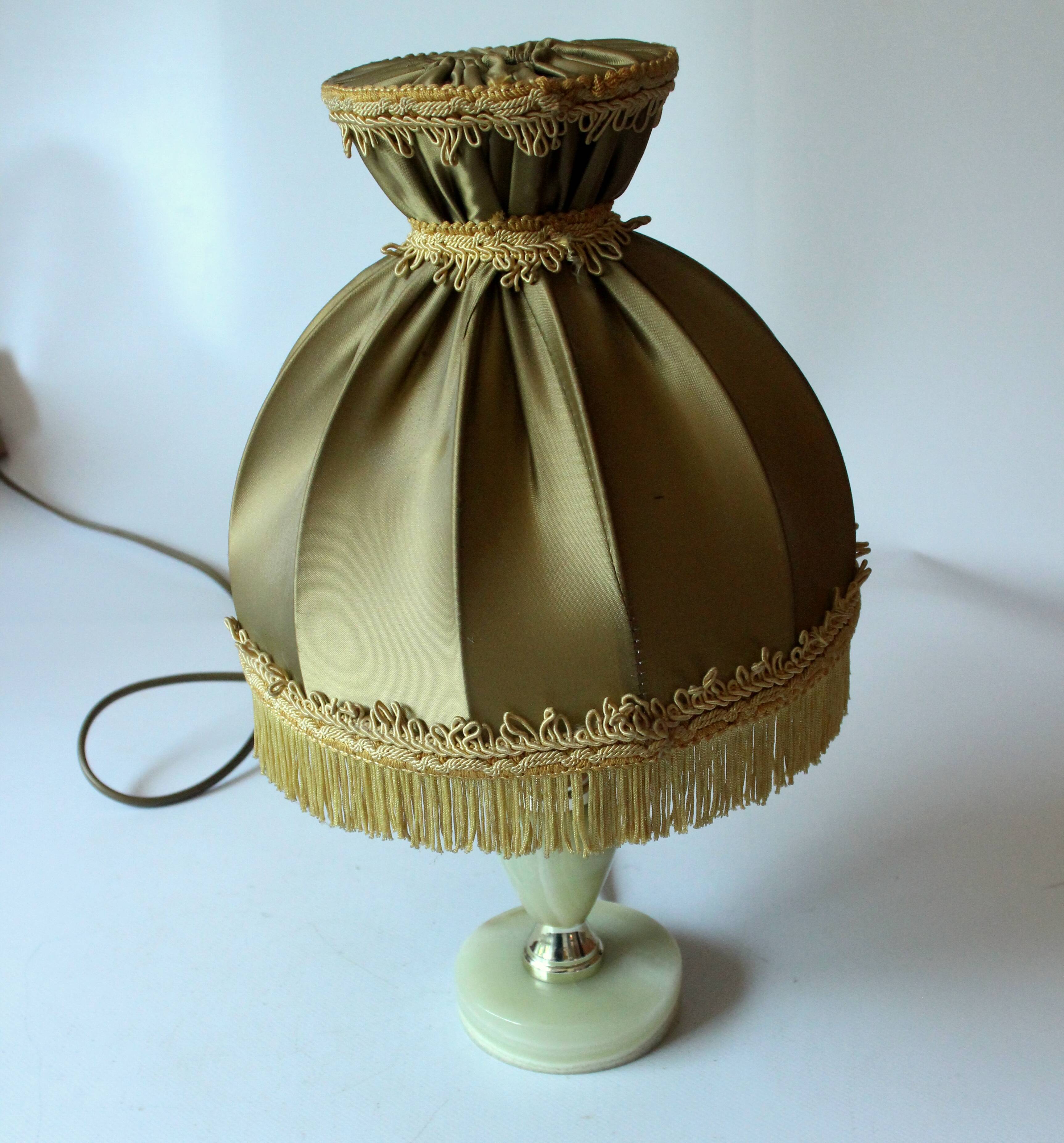 1970s onyx/brass footed table lamp