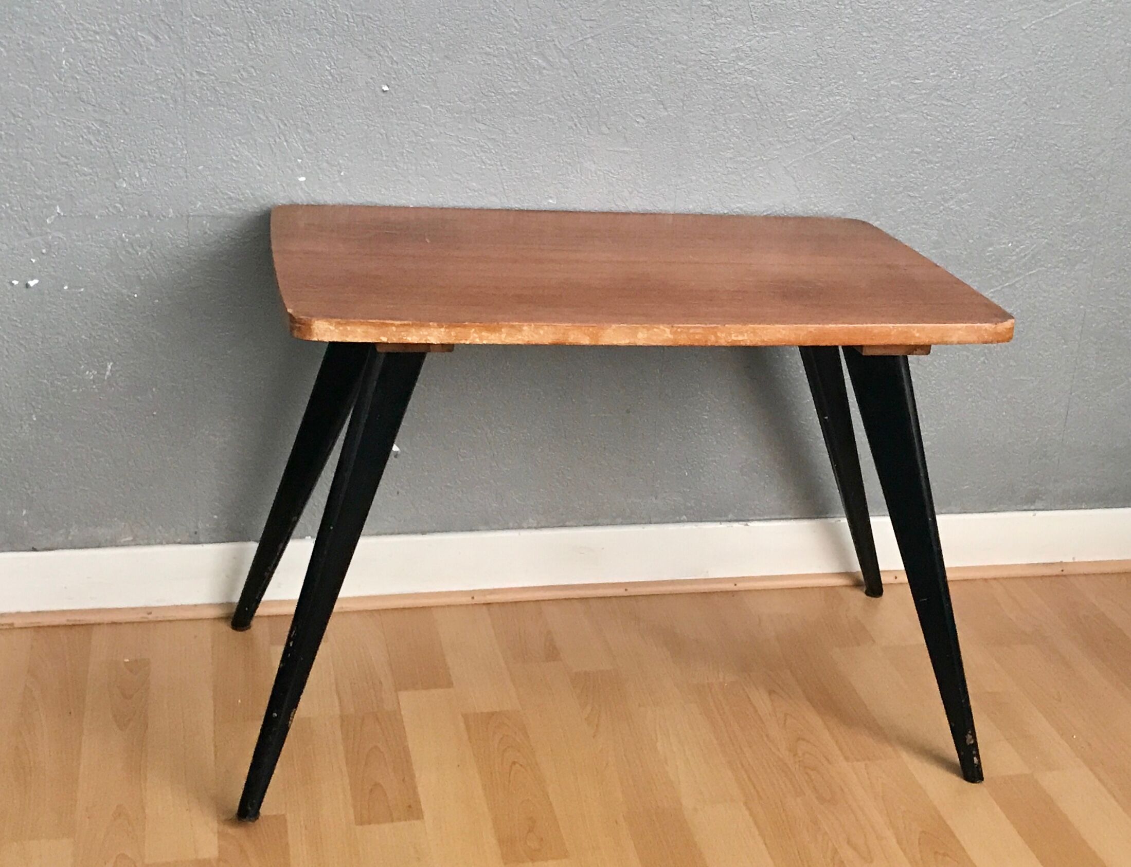 Table bass feet compass