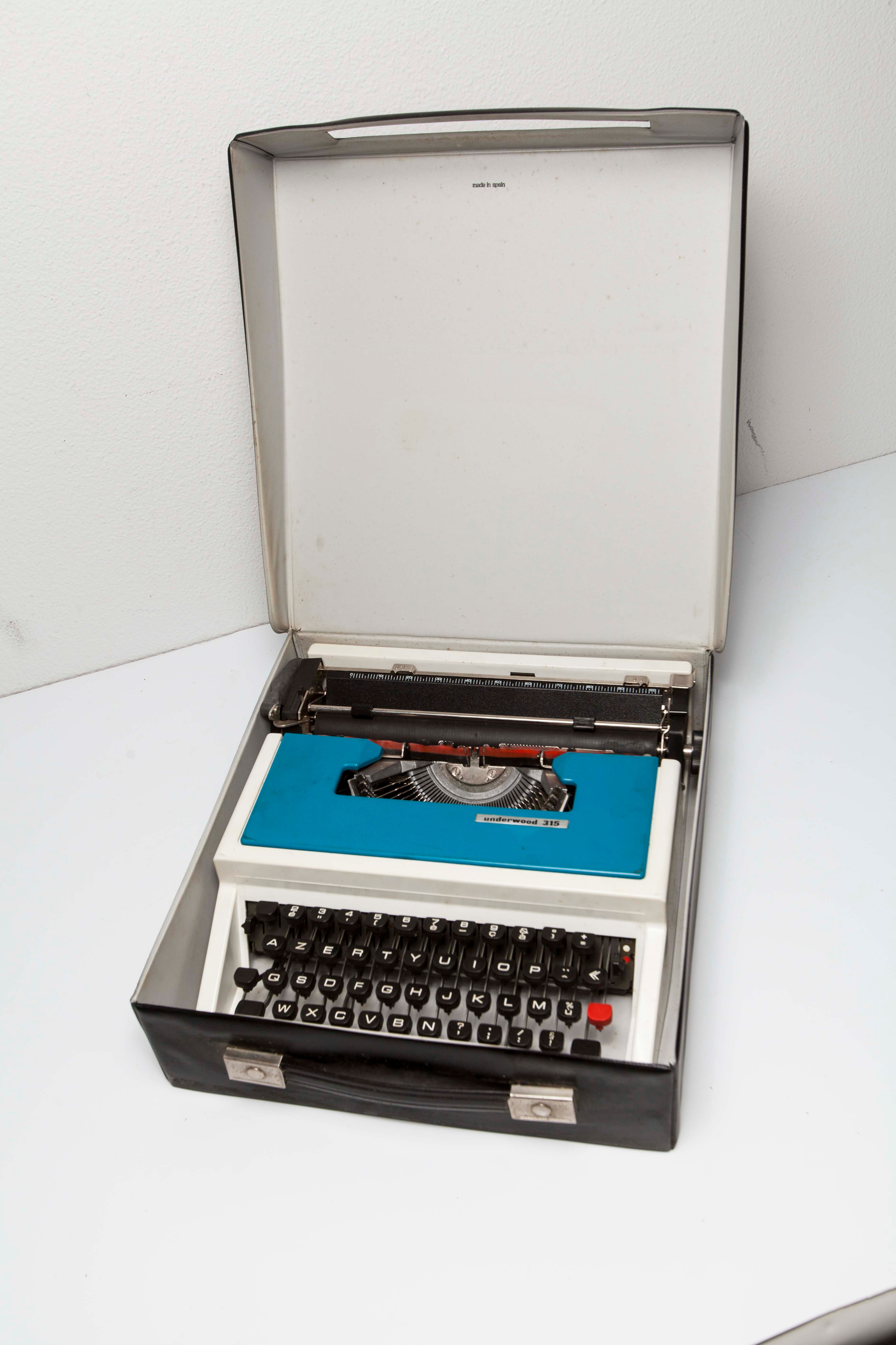 Underwood 315 blue and black laptop