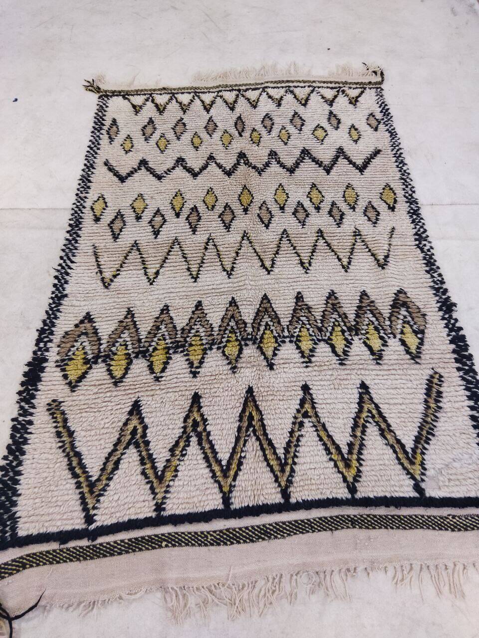 Handcrafted Moroccan Berber Rug 186 X 118 CM