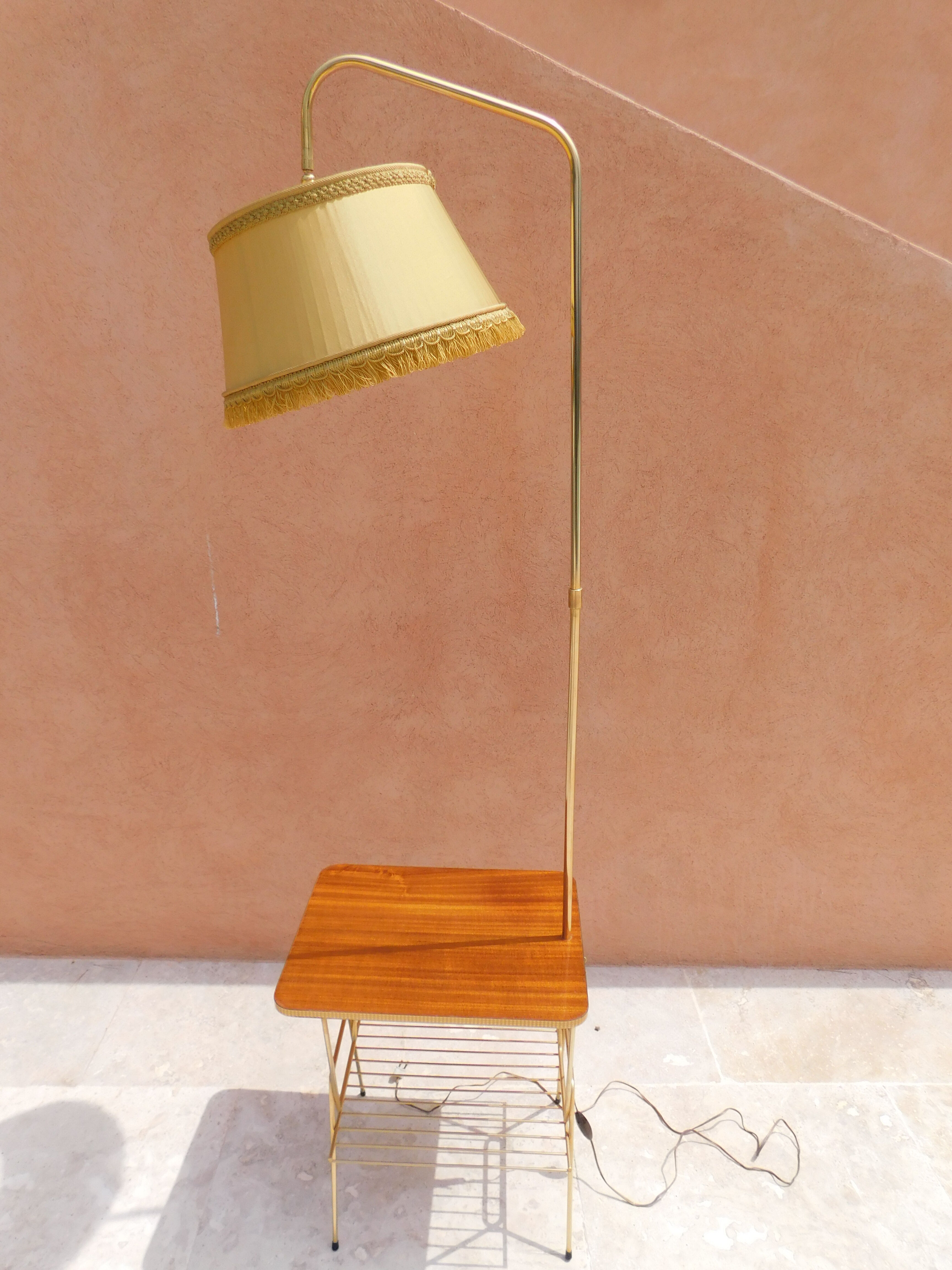 Vintage magazine door lamp