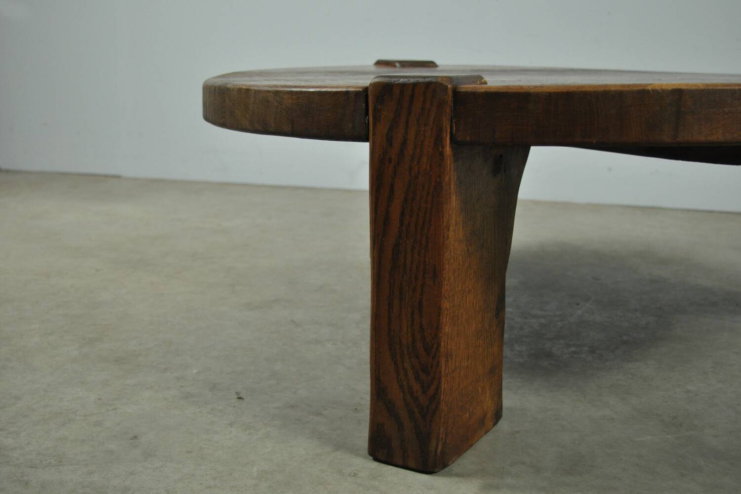 Solid oak round coffee table, Brutalist 1970s