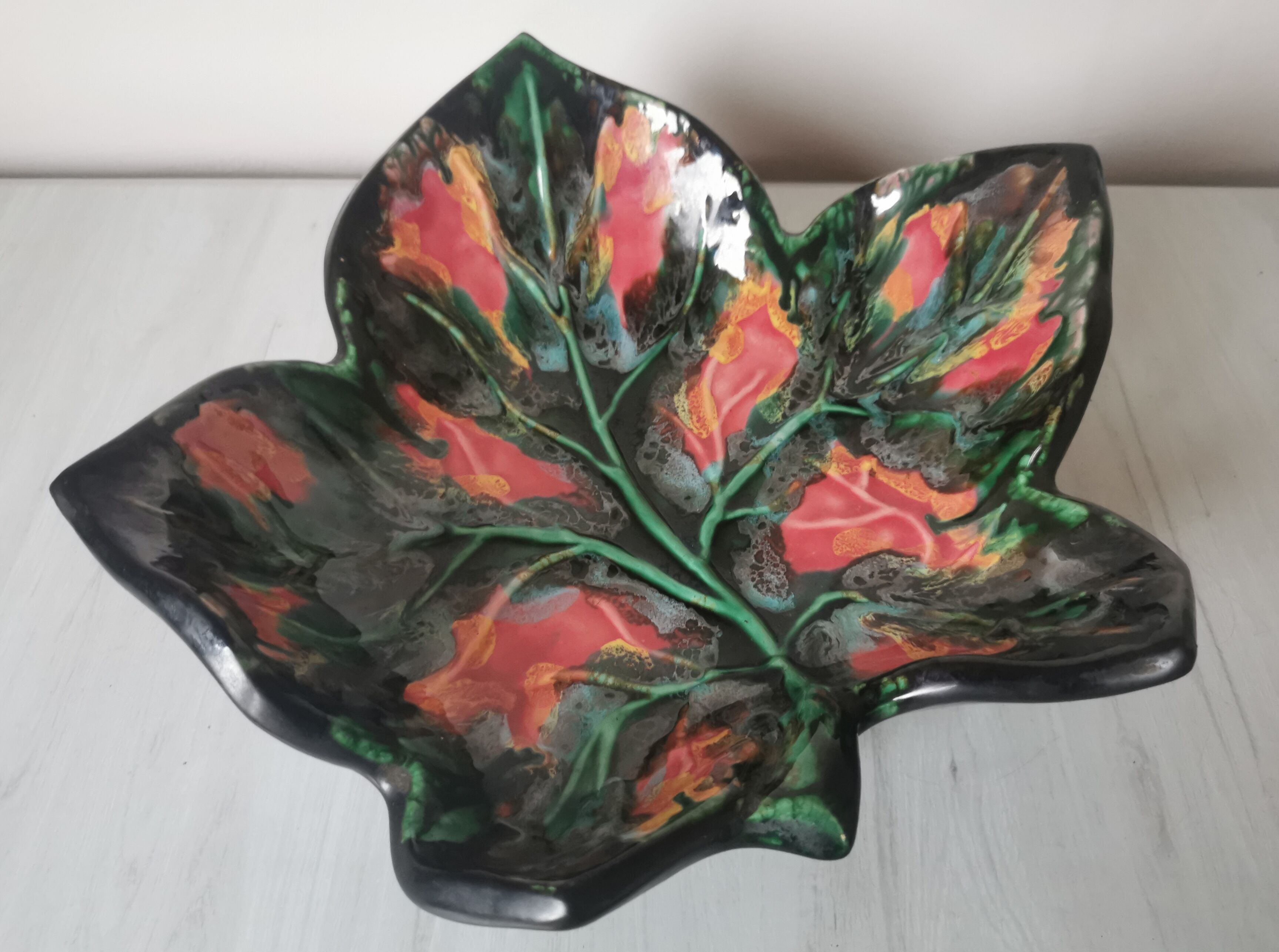 Vintage glazed ceramic trinket bowl