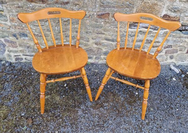 Paire de chaises en bois massif 1963 par Nesto Suède