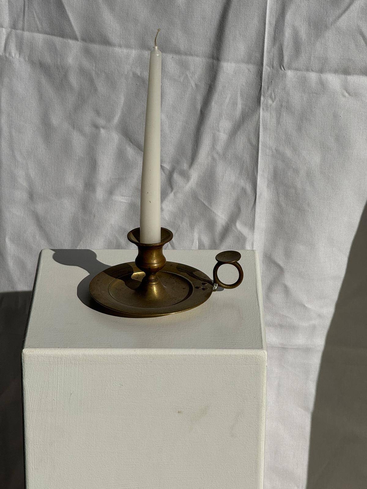 Antique gold hand candlestick with a handle fixed by 3 rivets H8 D13