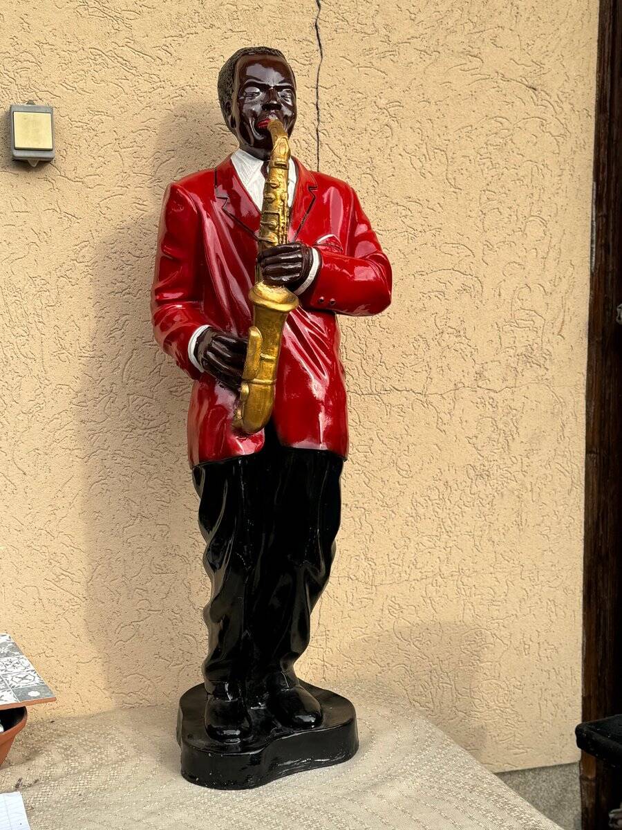 Large black and red jazz figurine in fibreglass, decorative sculpture from the 1960s.