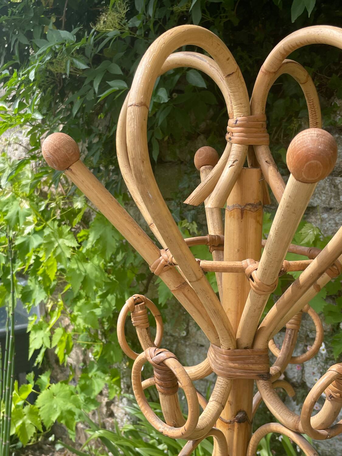 Rattan parrot coat rack 70'