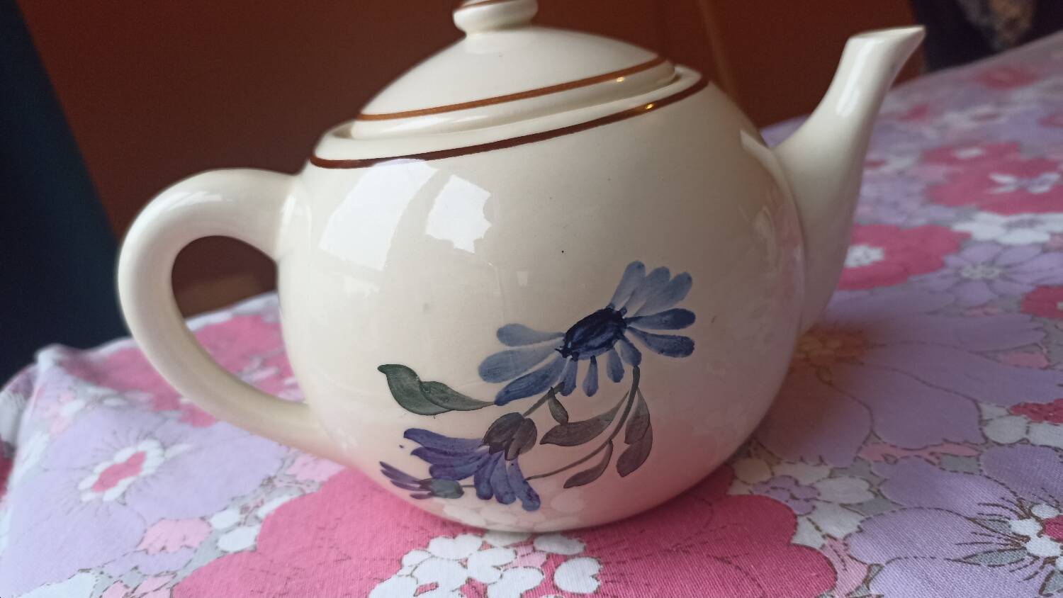 Creil and Montereau Choisy-le-Roi teapot, Antibes model