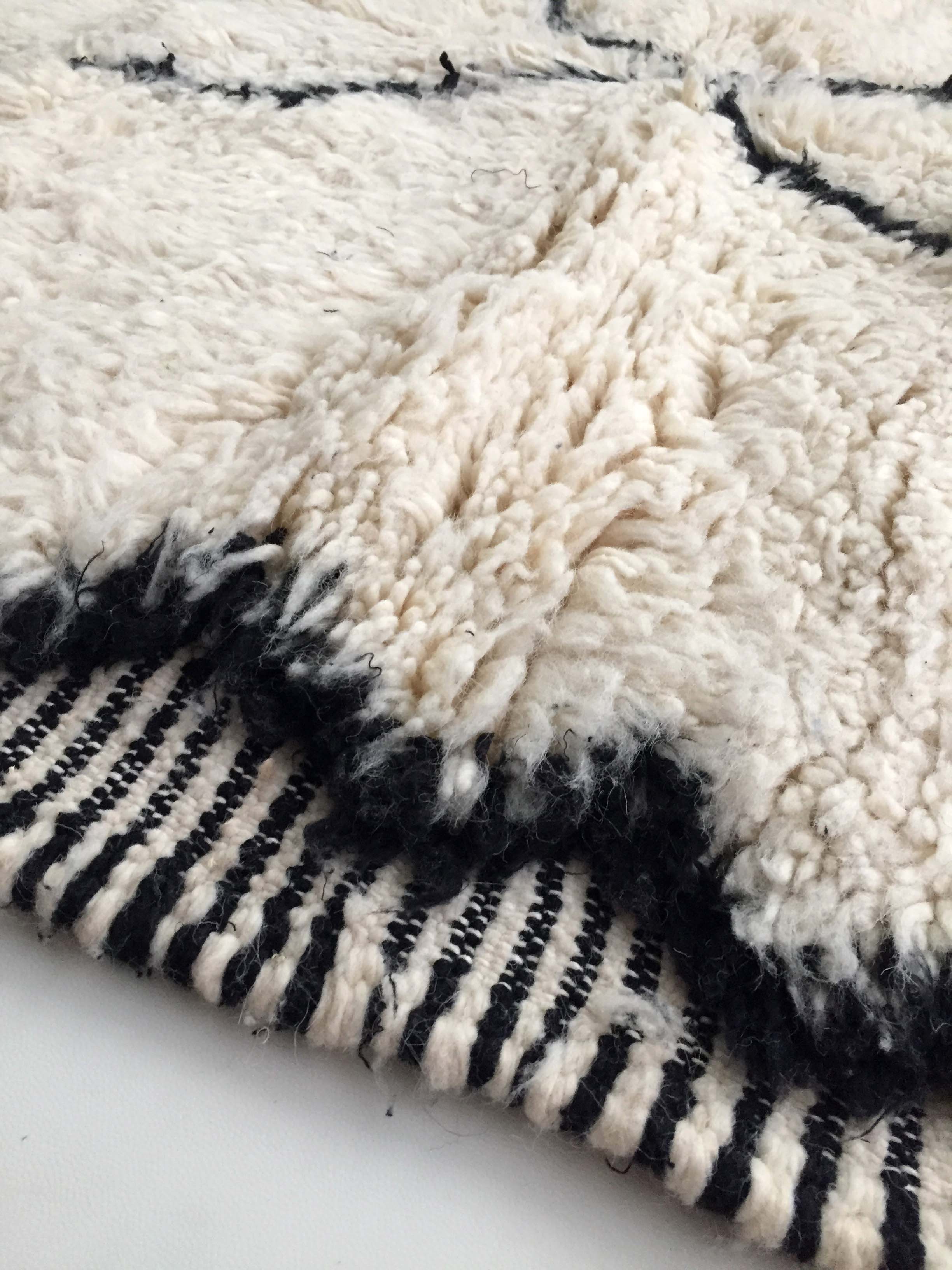 Moroccan Berber carpet Beni Ouarain unbleached with black diamonds and engraved border 207x130cm