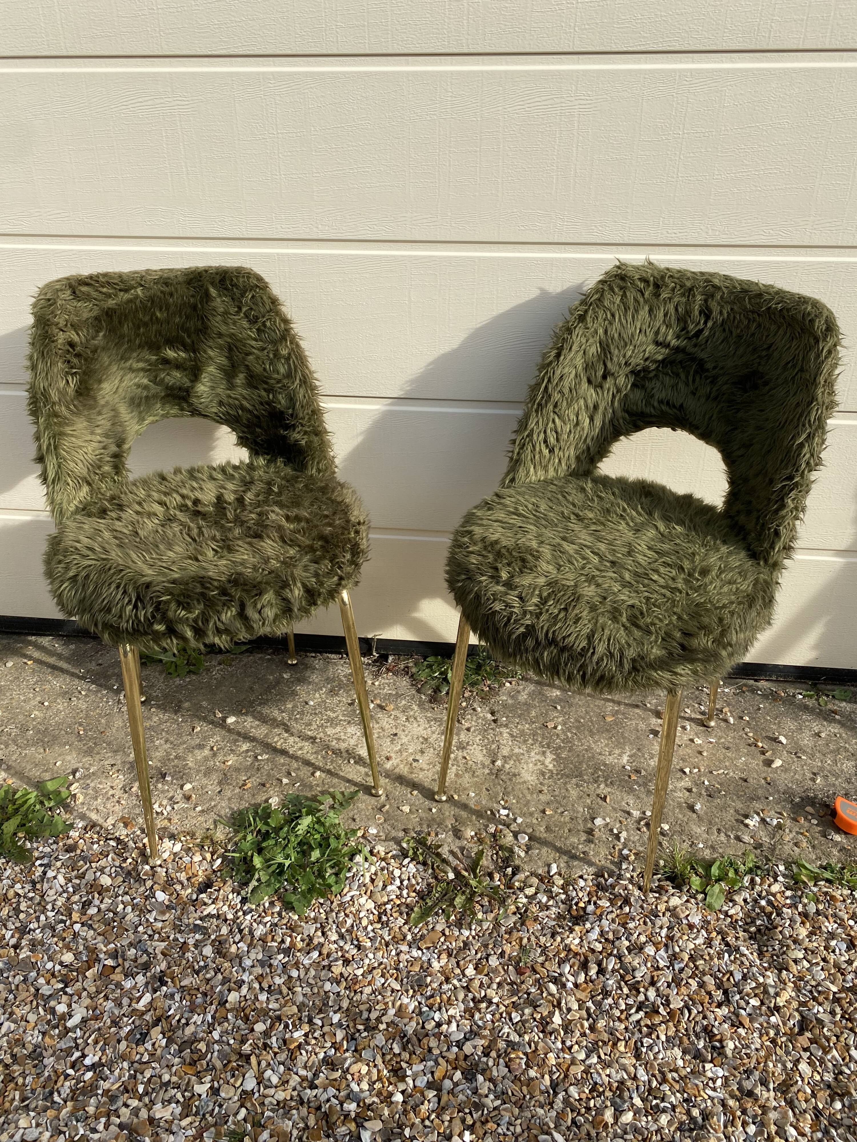 Ensemble de 2 chaises moumoute pieds dorés