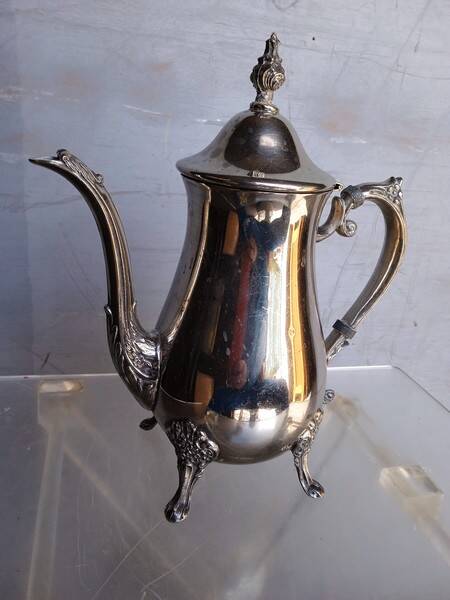 Coffee / teapot in silver metal St Louis XV