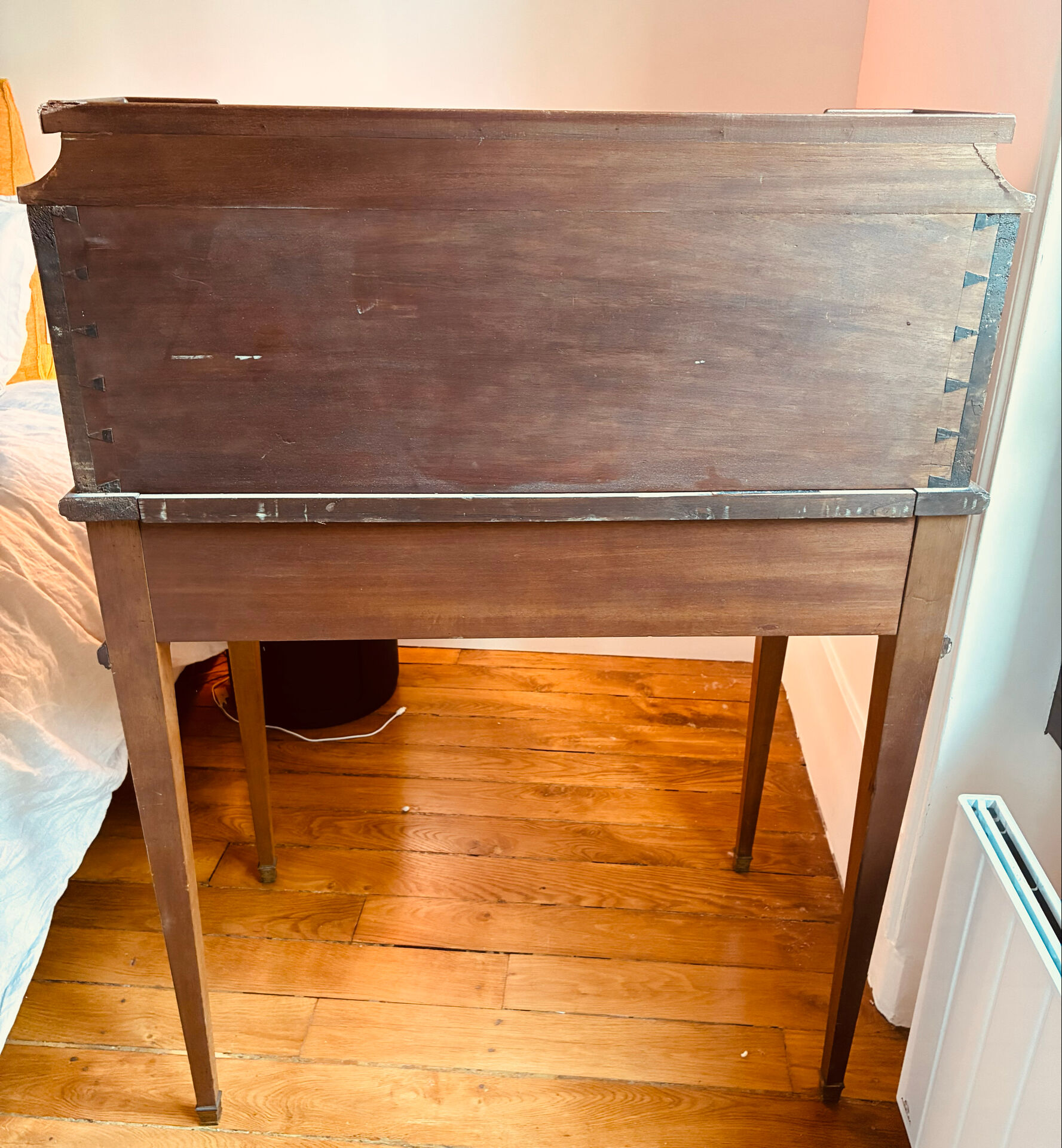 Cylinder desk
