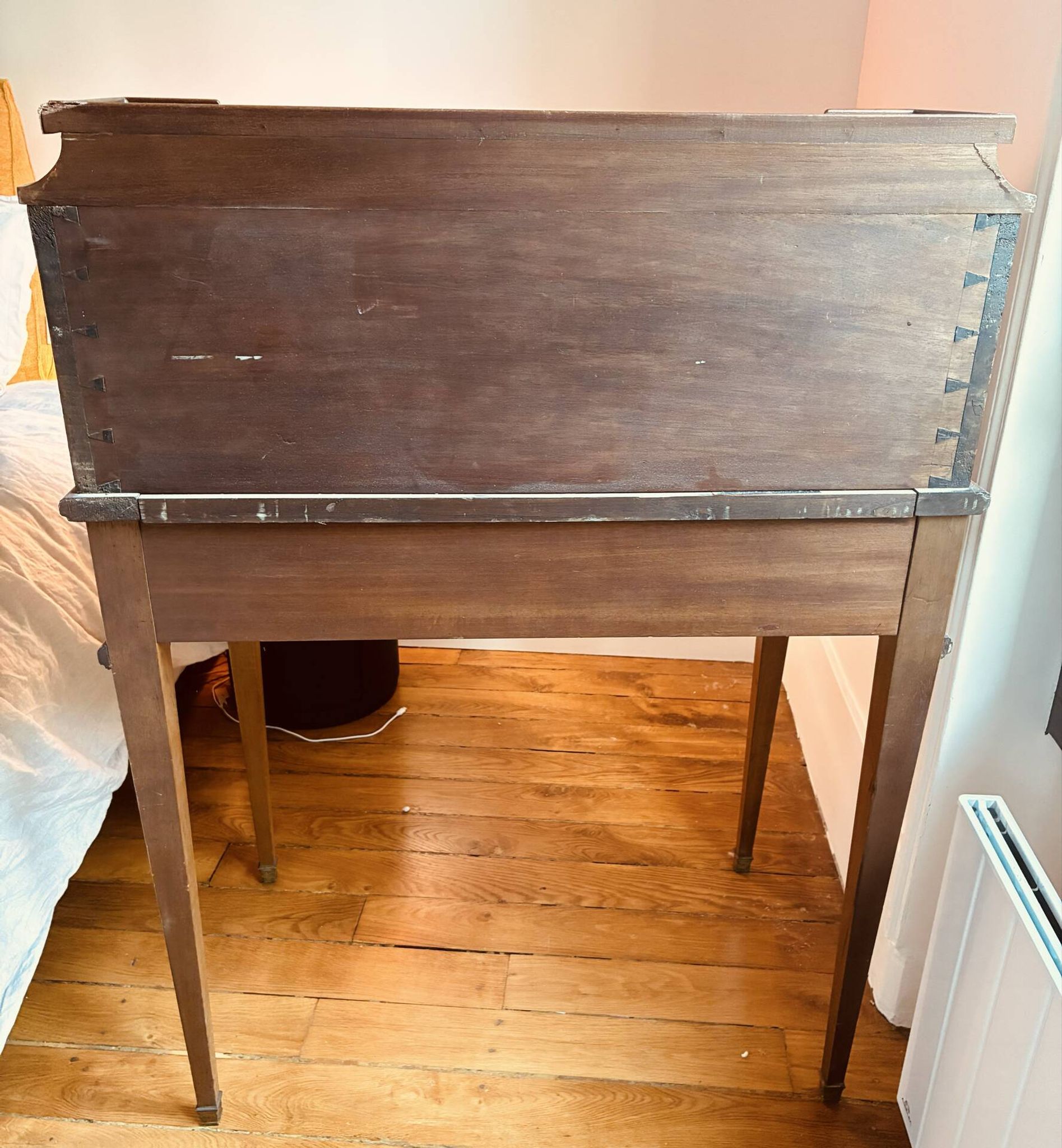 Cylinder desk