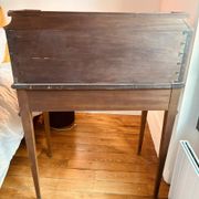 Cylinder desk