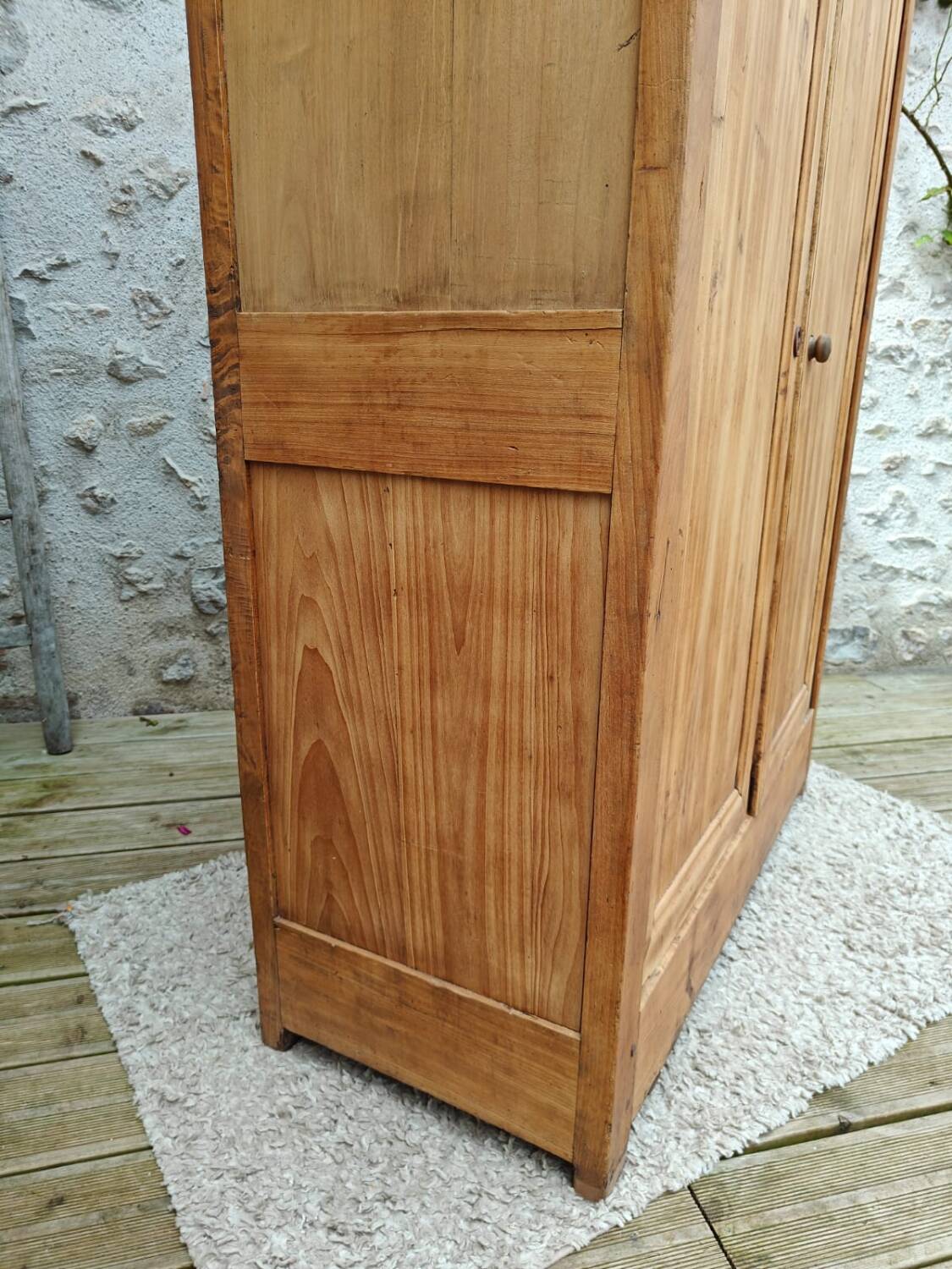 Small Parisian wardrobe