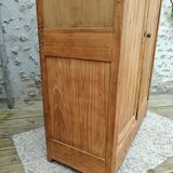 Petite armoire parisienne