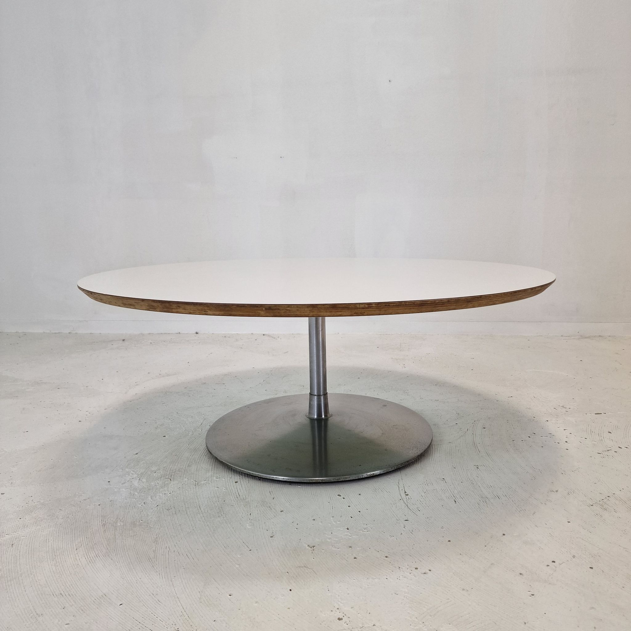 Circle coffee table by Pierre Paulin for Artifort 1960's