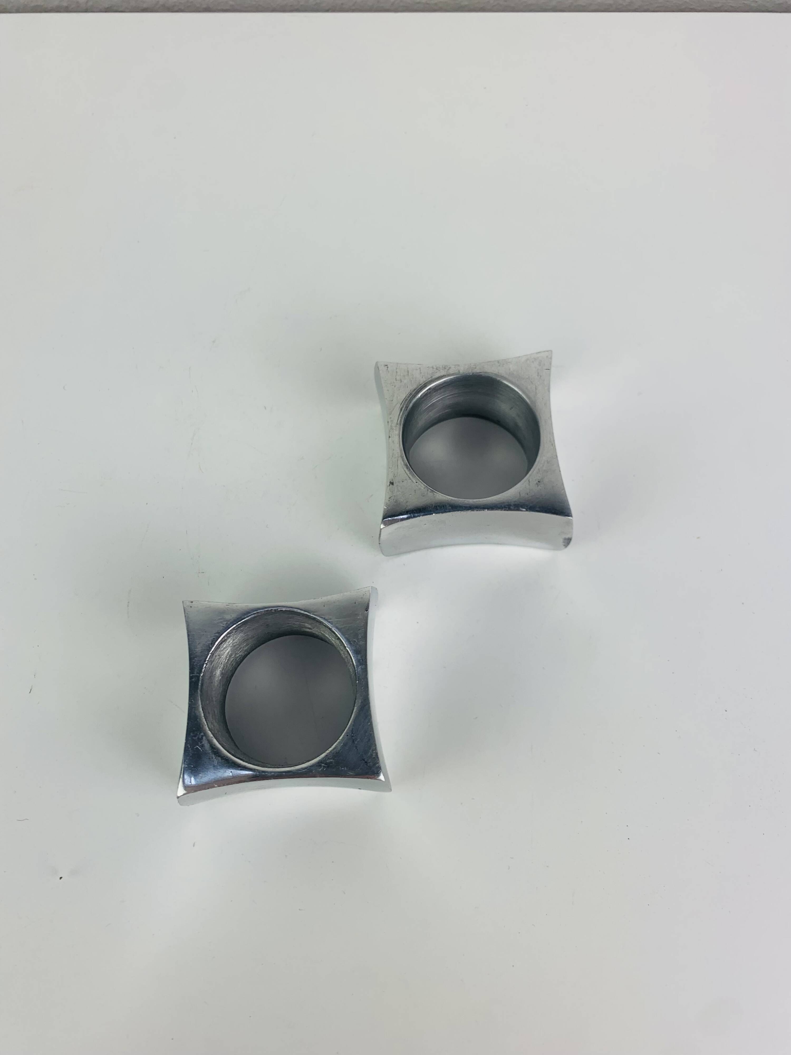 Pair of egg cups or space age napkin rings in aluminium, 1970s.
