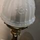 Lampe bronze Napoléon III, globe sculpté, moulé opaque