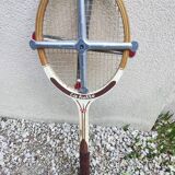 Old tennis racket La Hutte