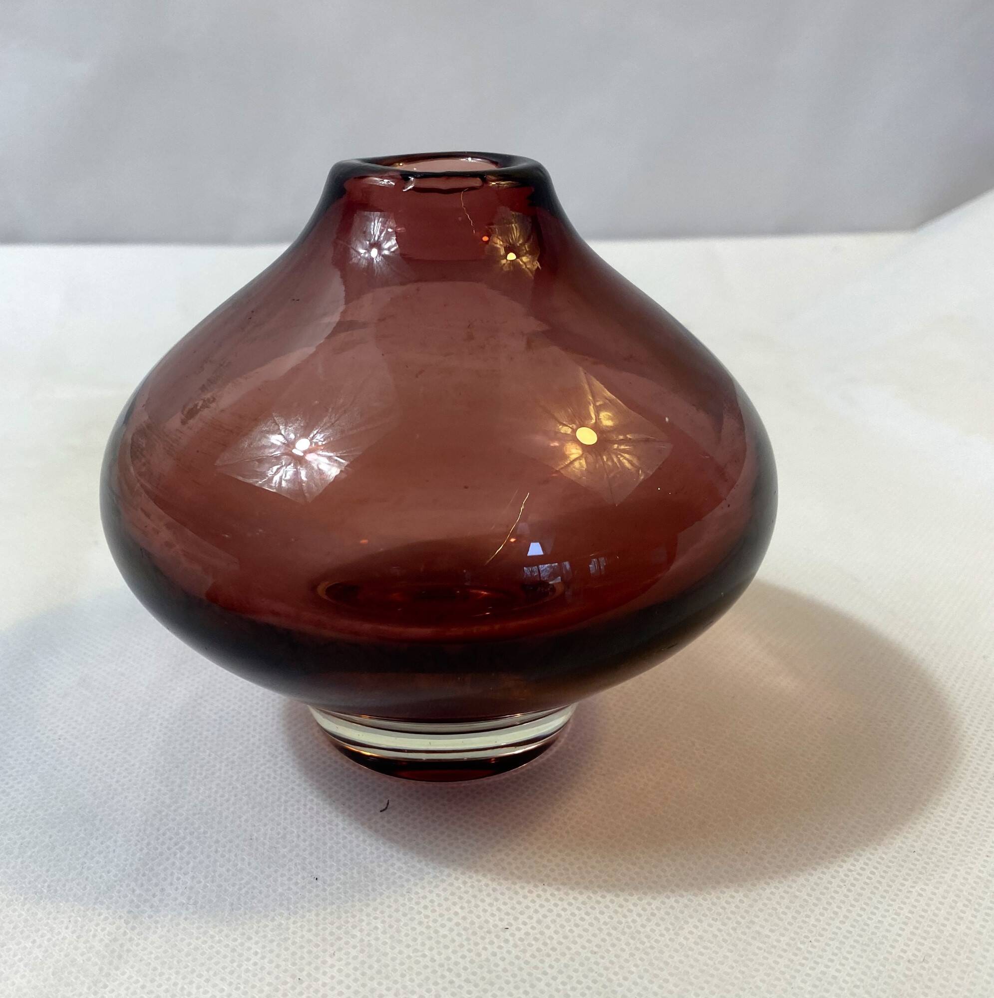 Purple vase Aimo Okkolin for Riihimäen Lasi Oy